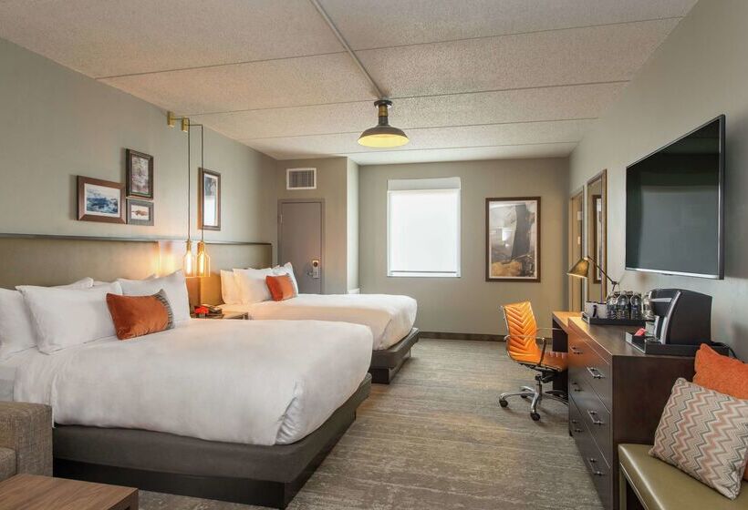 فندق Saranac Curio Collection By Hilton