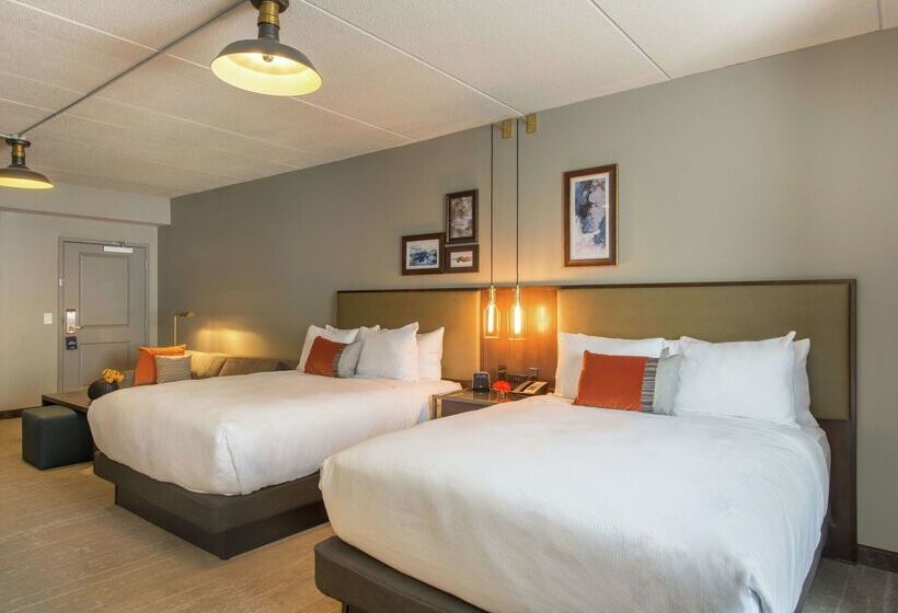 فندق Saranac Curio Collection By Hilton