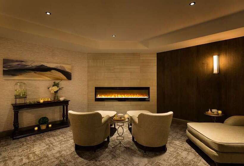 فندق Saranac Curio Collection By Hilton