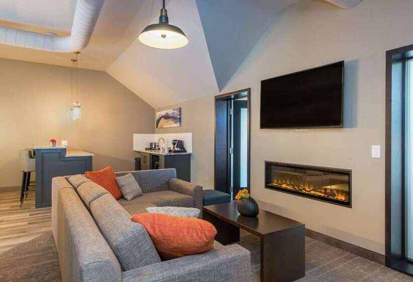 فندق Saranac Curio Collection By Hilton