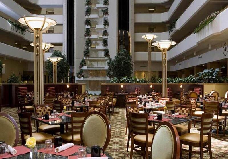 هتل Sheraton West Des Moines