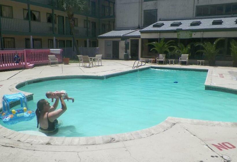 Отель Amerihome Inn & Suites