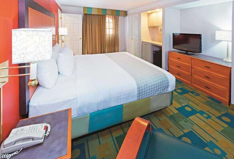 Отель Baymont By Wyndham Lubbock  Downtown Civic Center