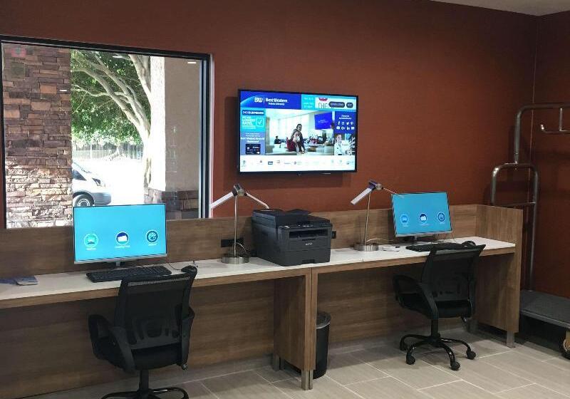 هتل Best Western Carlsbad By The Sea