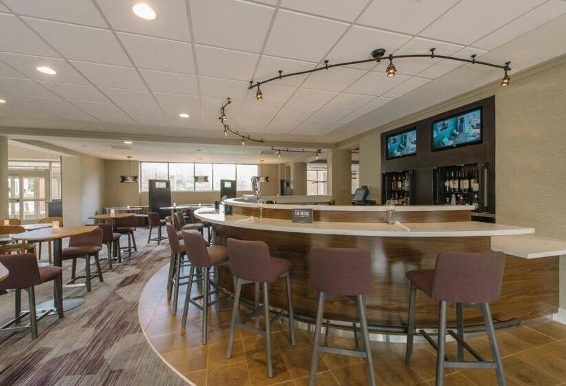 فندق Courtyard By Marriott Nashua