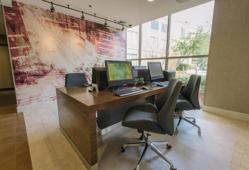 فندق Courtyard By Marriott Nashua