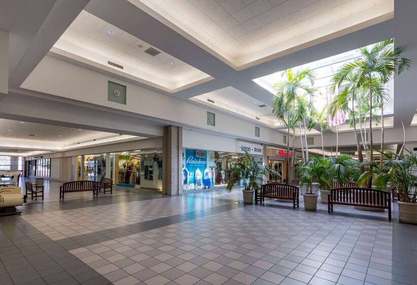 هتل Days Inn By Wyndham Columbia