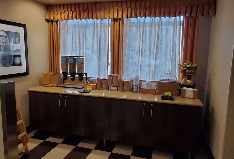 בית מלון כפרי Hampton Inn Butte