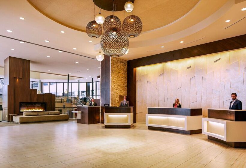 هتل Hilton Denver City Center