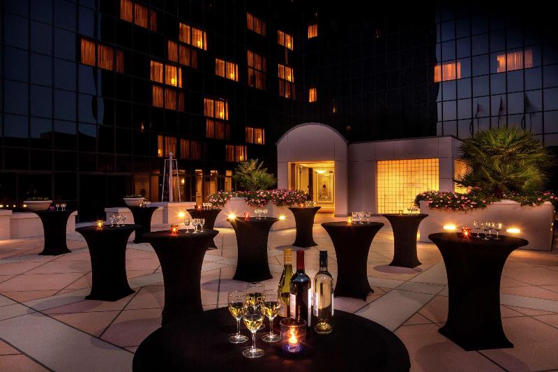 هتل Hilton Los Angeles Airport