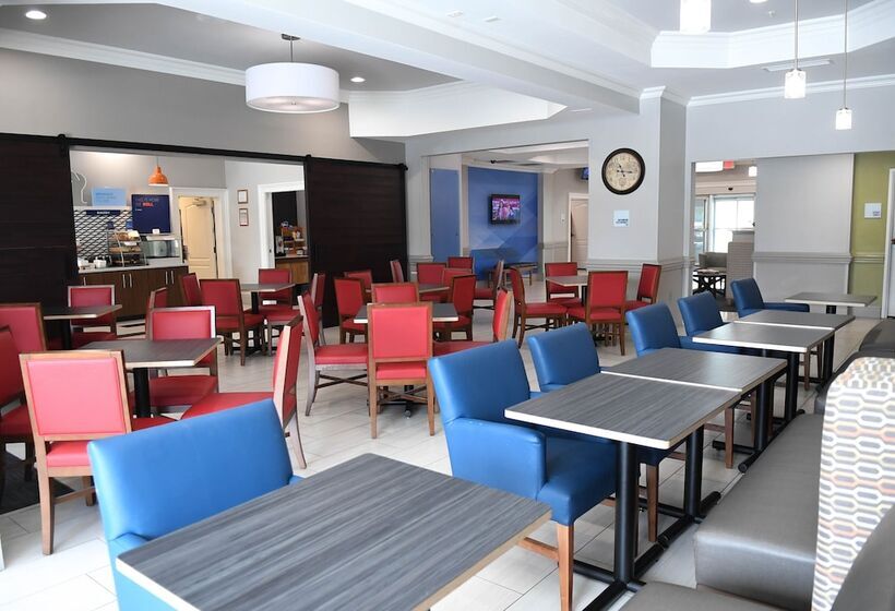 هتل Holiday Inn Express & Suites   Valdosta, An Ihg