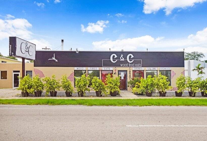 בית מלון כפרי Key Largo Inn