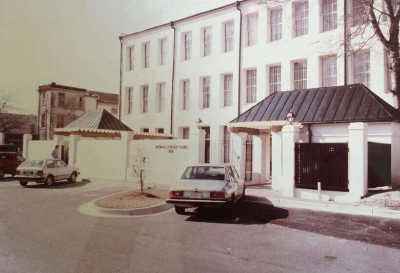 هتل Kings Courtyard Inn