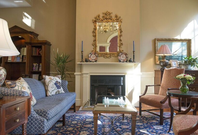 هتل Kings Courtyard Inn