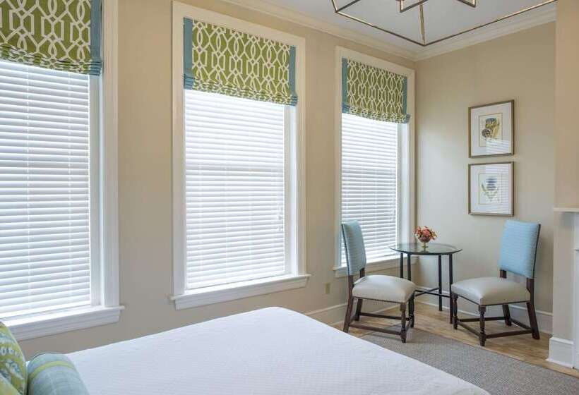 هتل Kings Courtyard Inn