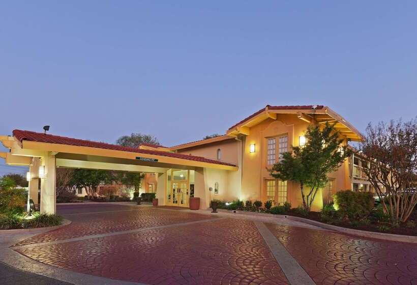 호텔 La Quinta Inn By Wyndham Austin Oltorf