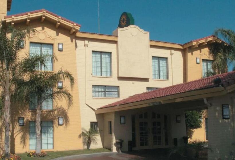호텔 La Quinta Inn By Wyndham Bakersfield South