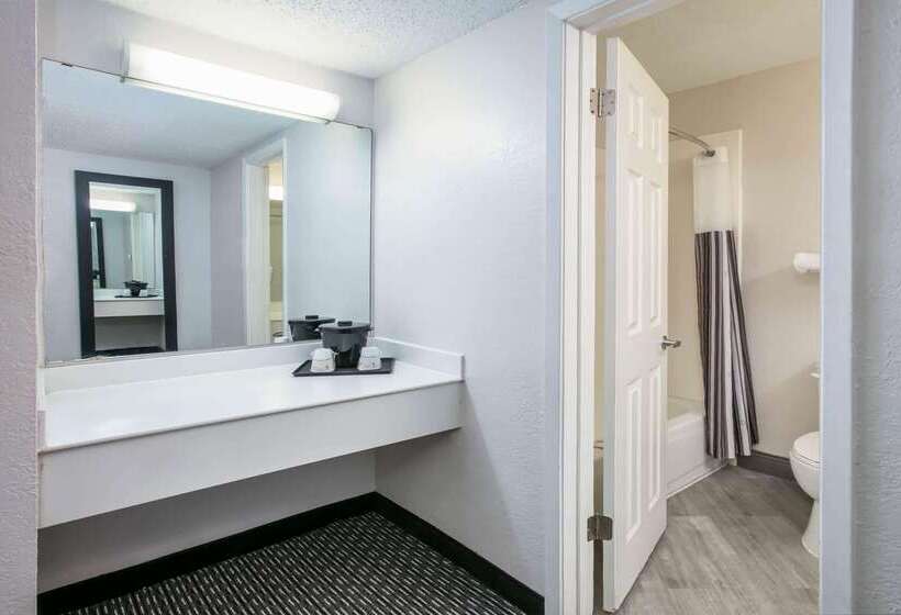 هتل La Quinta Inn By Wyndham Dallas Uptown