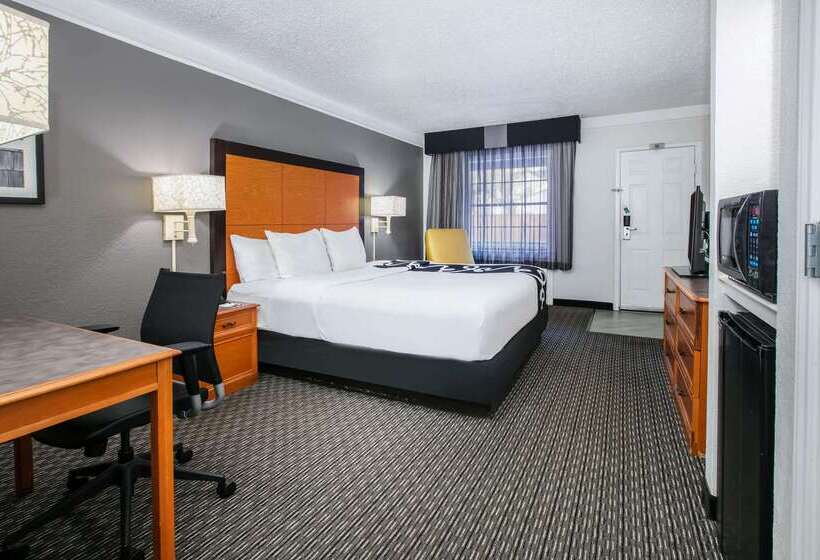 هتل La Quinta Inn By Wyndham Dallas Uptown
