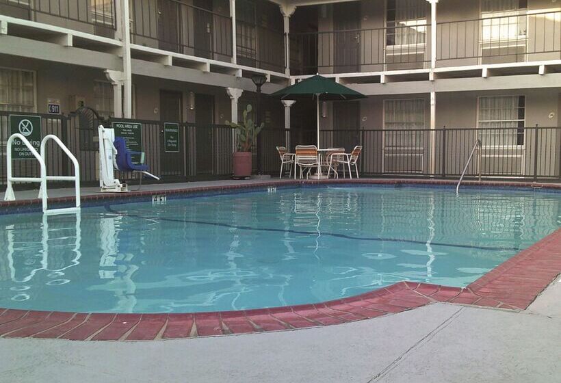 هتل La Quinta Inn By Wyndham Dallas Uptown