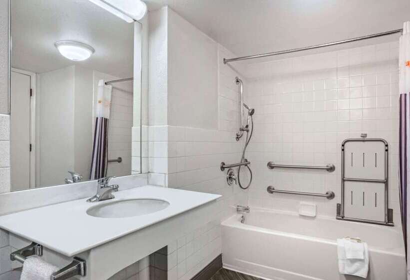 هتل La Quinta Inn By Wyndham Fresno Yosemite