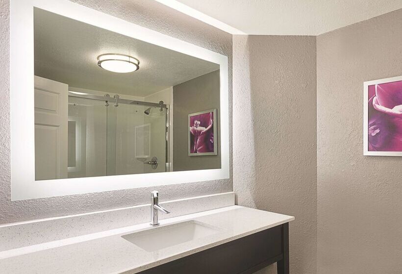 هتل La Quinta Inn By Wyndham Fresno Yosemite