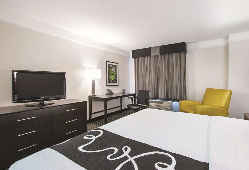 هتل La Quinta Inn By Wyndham Fresno Yosemite