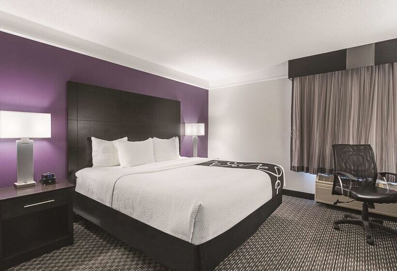 هتل La Quinta Inn By Wyndham Fresno Yosemite