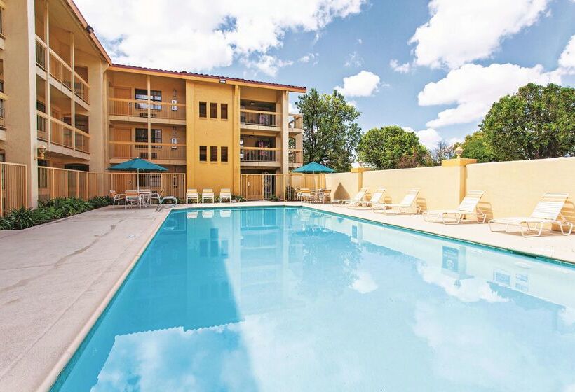 هتل La Quinta Inn By Wyndham Fresno Yosemite