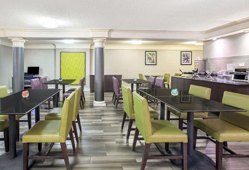 هتل La Quinta Inn By Wyndham Fresno Yosemite