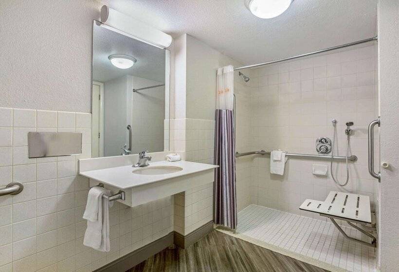هتل La Quinta Inn By Wyndham Fresno Yosemite
