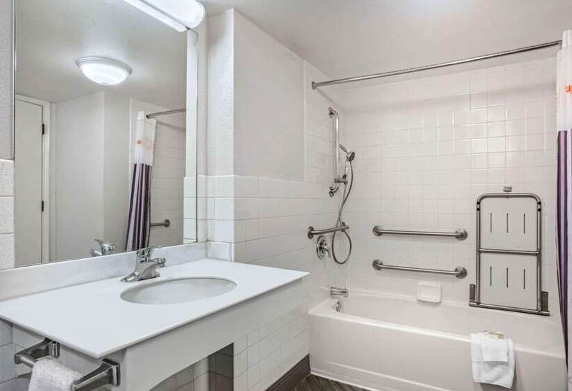 هتل La Quinta Inn By Wyndham Fresno Yosemite