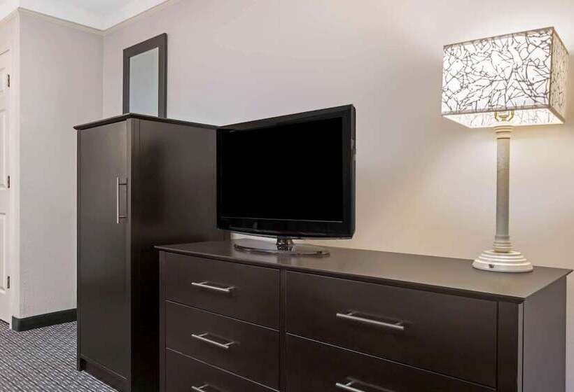 هتل La Quinta Inn By Wyndham Fresno Yosemite