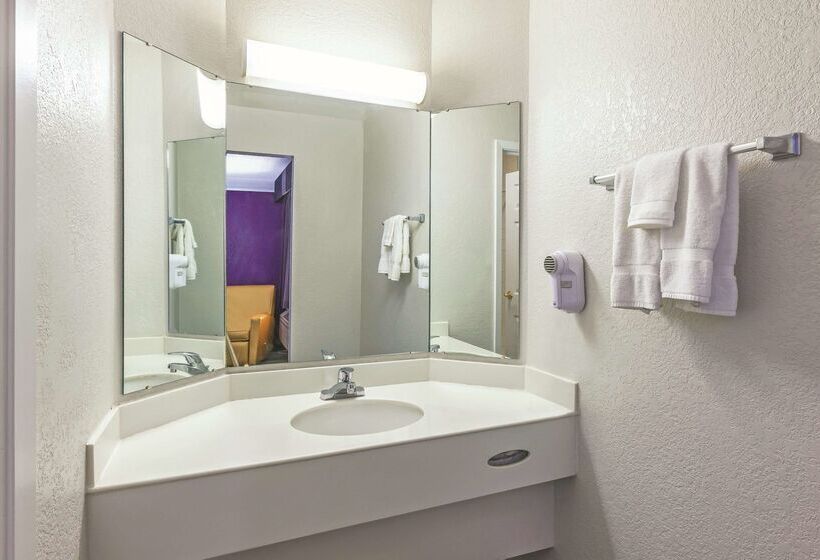 هتل La Quinta Inn By Wyndham Midland