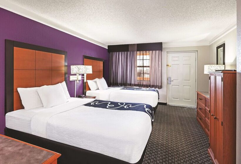 هتل La Quinta Inn By Wyndham Midland