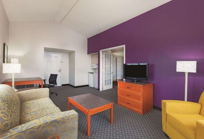 هتل La Quinta Inn By Wyndham Midland