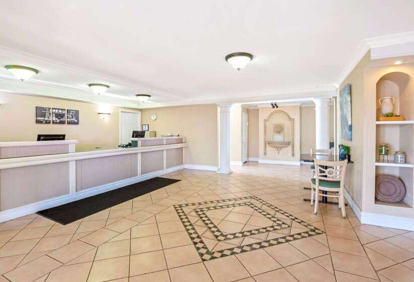 هتل La Quinta Inn By Wyndham Reno
