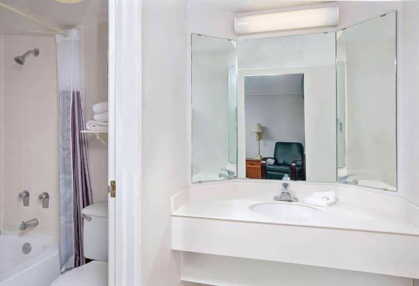 هتل La Quinta Inn By Wyndham Reno