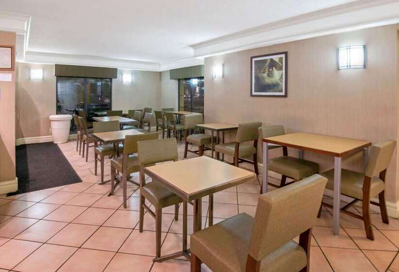 هتل La Quinta Inn By Wyndham San Antonio Market Square