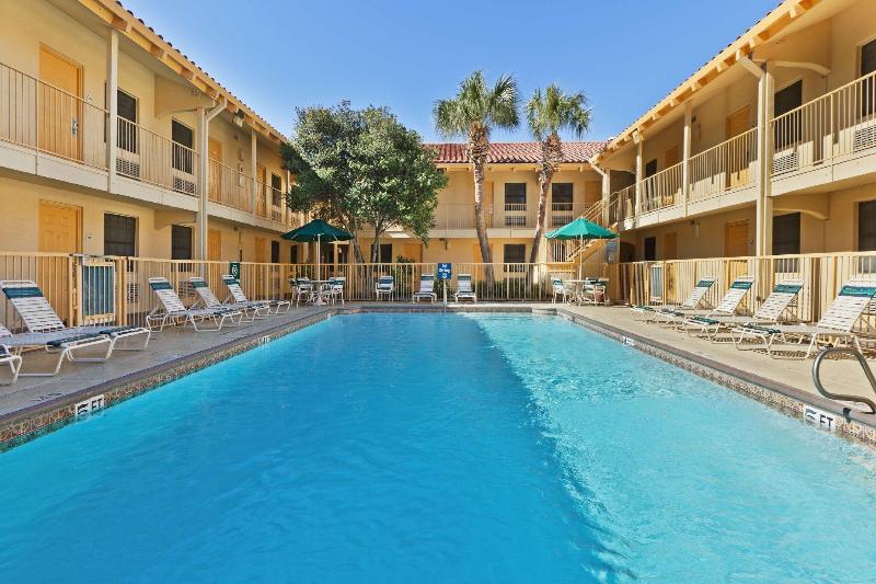 هتل La Quinta Inn By Wyndham San Antonio Market Square