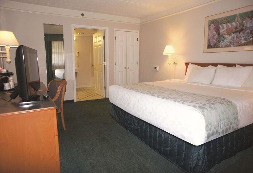 هتل Days Inn By Wyndham San Diego Vista