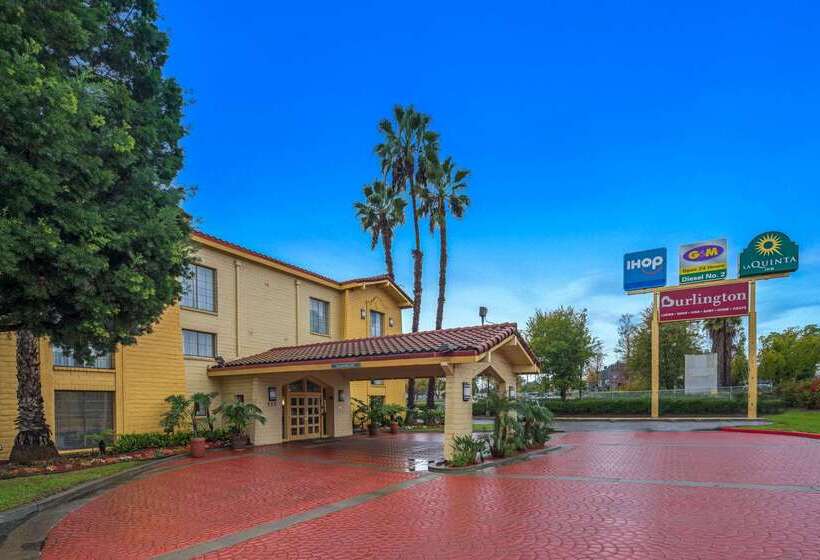 هتل Days Inn By Wyndham San Diego Vista