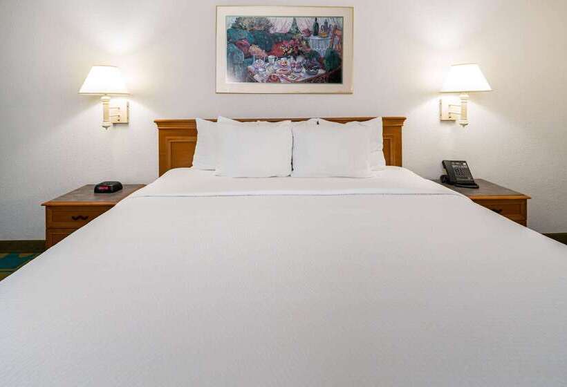 Отель Days Inn By Wyndham San Diego Vista