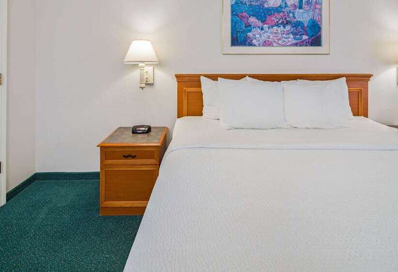 Отель Days Inn By Wyndham San Diego Vista
