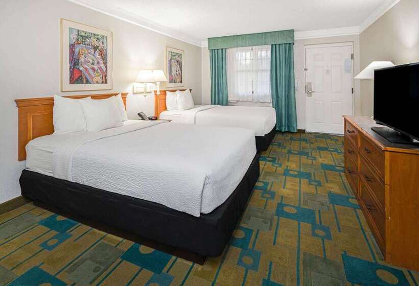 هتل Days Inn By Wyndham San Diego Vista