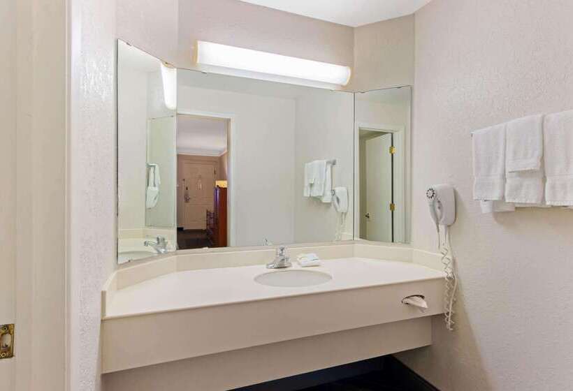 هتل La Quinta Inn By Wyndham Santa Fe