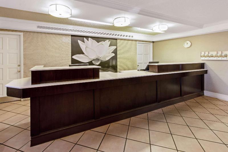 هتل La Quinta Inn By Wyndham Santa Fe
