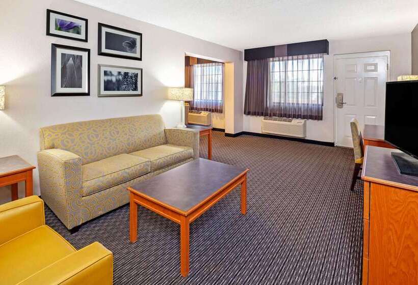 هتل La Quinta Inn By Wyndham Ventura