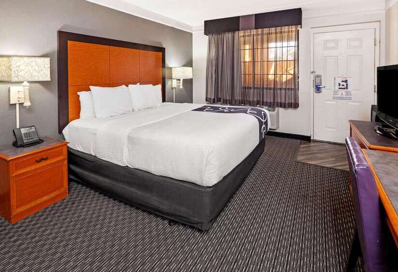 هتل La Quinta Inn By Wyndham Ventura