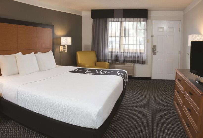 هتل La Quinta Inn By Wyndham Ventura